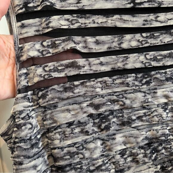 NWT Adrianna Papell Partial Tuck Net Sleeveless Dress in Gym size 14 - Picture 4 of 10